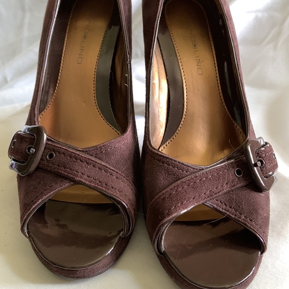 Peep Toe  platform with cool cross over buckle design - Picture 2 of 10